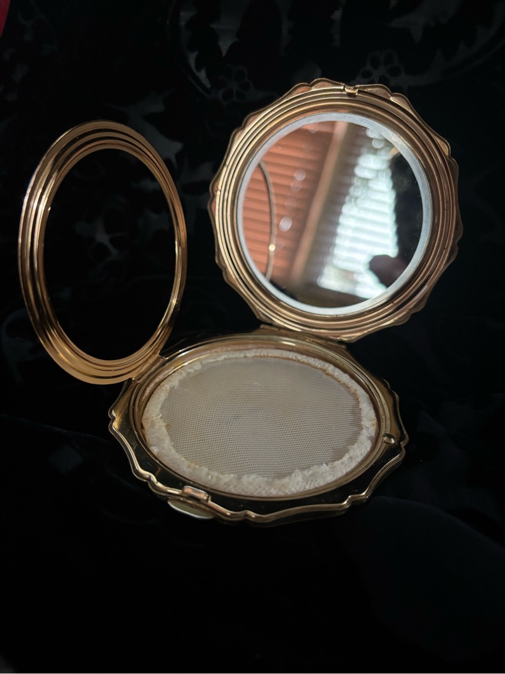 Stratton England Powder Compact with Enamel Floral Design - Picture 10 of 10